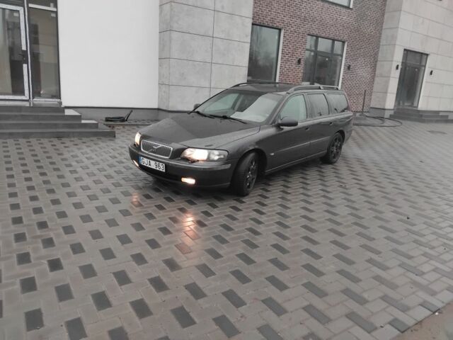 Серый Вольво В70, объемом двигателя 2.5 л и пробегом 362 тыс. км за 2500 $, фото 2 на Automoto.ua