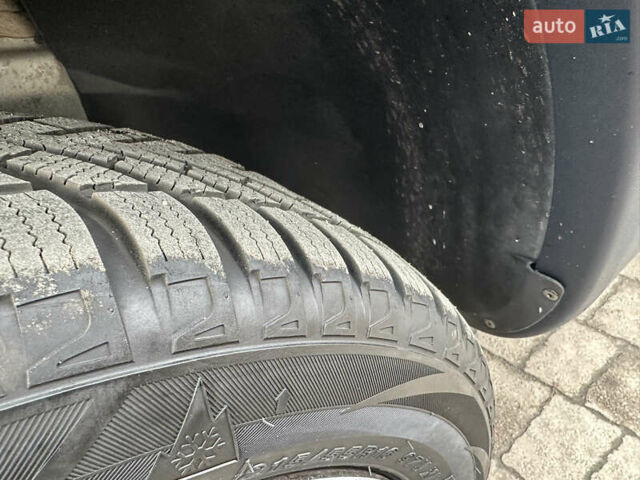 Серый Вольво В70, объемом двигателя 2.4 л и пробегом 171 тыс. км за 4990 $, фото 8 на Automoto.ua