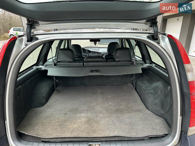 Серый Вольво В70, объемом двигателя 2.4 л и пробегом 171 тыс. км за 4990 $, фото 17 на Automoto.ua