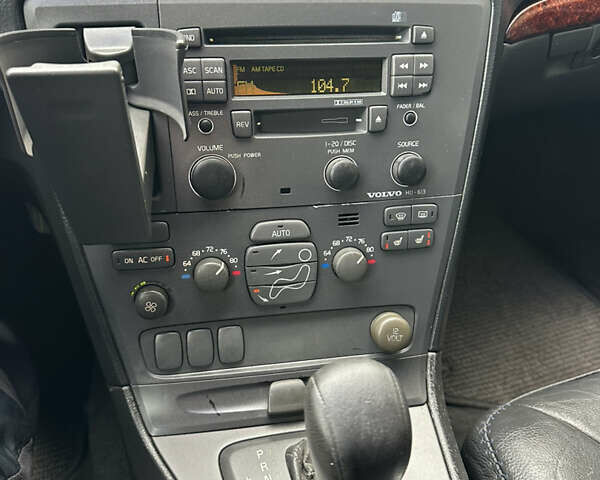 Серый Вольво В70, объемом двигателя 2.4 л и пробегом 171 тыс. км за 4990 $, фото 4 на Automoto.ua