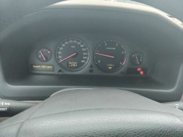 Серый Вольво В70, объемом двигателя 2.5 л и пробегом 362 тыс. км за 2500 $, фото 15 на Automoto.ua