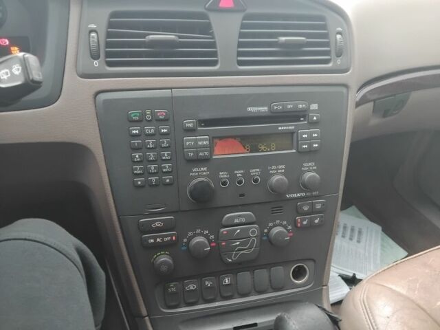 Серый Вольво В70, объемом двигателя 2.5 л и пробегом 362 тыс. км за 2500 $, фото 16 на Automoto.ua