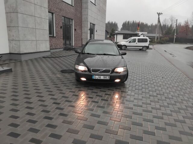 Серый Вольво В70, объемом двигателя 2.5 л и пробегом 362 тыс. км за 2500 $, фото 1 на Automoto.ua