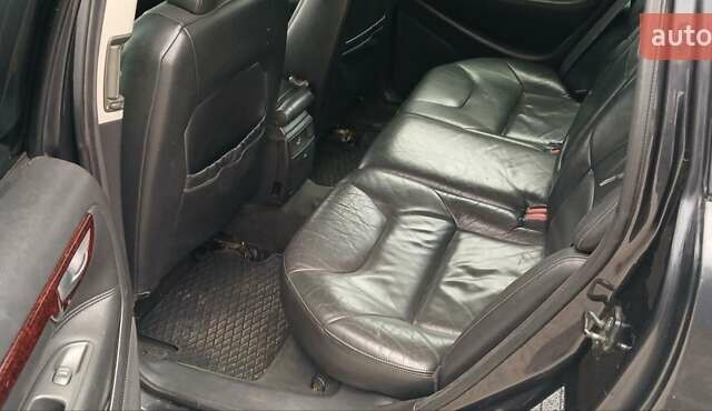 Серый Вольво В70, объемом двигателя 2.44 л и пробегом 257 тыс. км за 3800 $, фото 13 на Automoto.ua