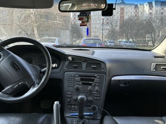 Серый Вольво В70, объемом двигателя 2.4 л и пробегом 336 тыс. км за 4900 $, фото 9 на Automoto.ua