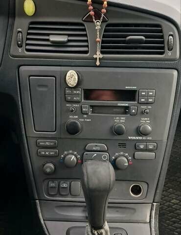 Серый Вольво В70, объемом двигателя 2.44 л и пробегом 257 тыс. км за 3800 $, фото 16 на Automoto.ua