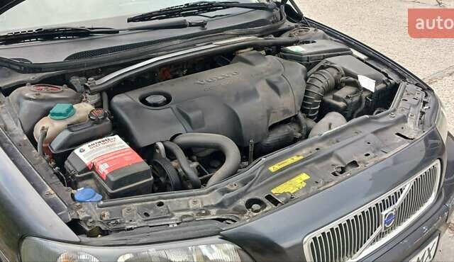 Серый Вольво В70, объемом двигателя 2.44 л и пробегом 257 тыс. км за 3800 $, фото 15 на Automoto.ua