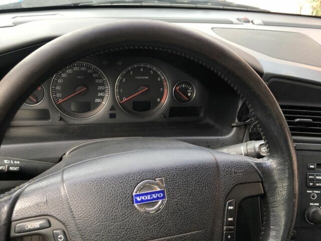 Вольво В70 2003 в Ровно на Automoto.ua Серый Вольво В70, объемом двигателя 2.4 л и пробегом 343 тыс. км за 4100 $, фото 2 на Automoto.ua