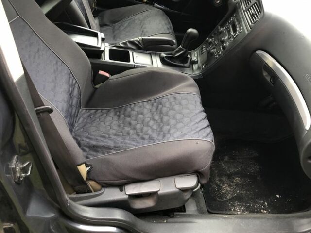 Вольво В70 2003 в Ровно на Automoto.ua Серый Вольво В70, объемом двигателя 2.4 л и пробегом 343 тыс. км за 4100 $, фото 3 на Automoto.ua