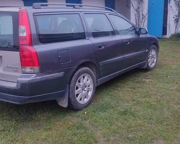 Сірий Вольво V70, об'ємом двигуна 2.4 л та пробігом 343 тис. км за 3600 $, фото 4 на Automoto.ua