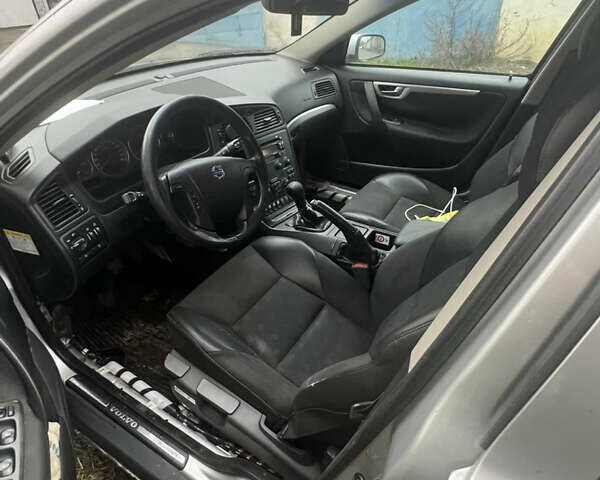 Сірий Вольво V70, об'ємом двигуна 2.44 л та пробігом 300 тис. км за 2300 $, фото 6 на Automoto.ua