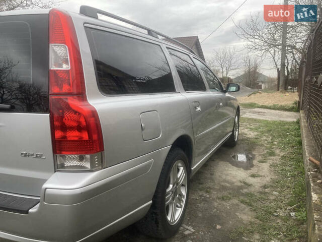 Сірий Вольво V70, об'ємом двигуна 2.44 л та пробігом 242 тис. км за 6500 $, фото 2 на Automoto.ua