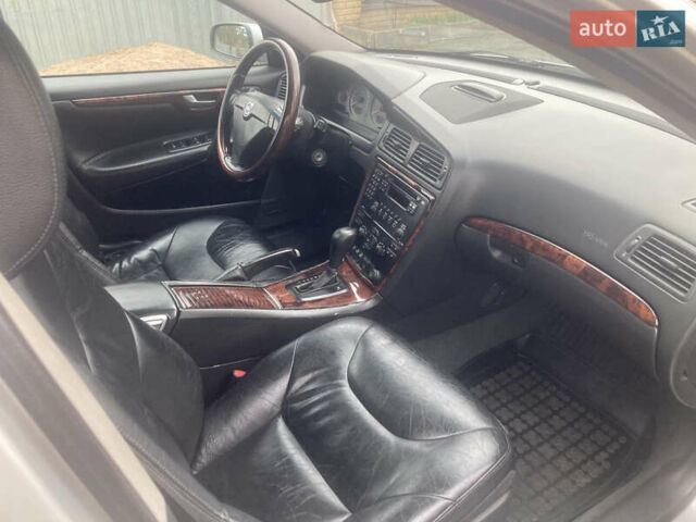 Сірий Вольво V70, об'ємом двигуна 2.44 л та пробігом 242 тис. км за 6500 $, фото 6 на Automoto.ua