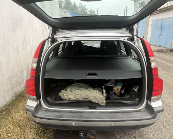 Сірий Вольво V70, об'ємом двигуна 2.44 л та пробігом 300 тис. км за 2300 $, фото 12 на Automoto.ua