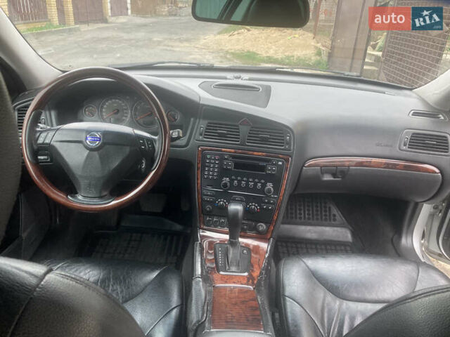 Сірий Вольво V70, об'ємом двигуна 2.44 л та пробігом 242 тис. км за 6500 $, фото 7 на Automoto.ua