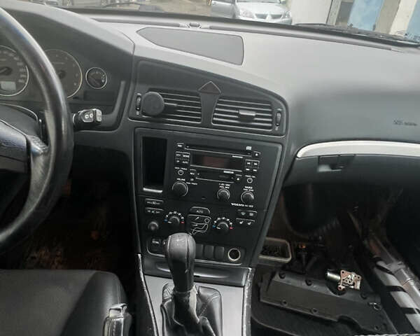 Сірий Вольво V70, об'ємом двигуна 2.44 л та пробігом 300 тис. км за 2300 $, фото 7 на Automoto.ua