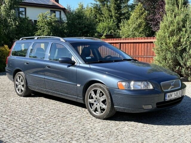 Серый Вольво В70, объемом двигателя 2.4 л и пробегом 276 тыс. км за 1650 $, фото 2 на Automoto.ua