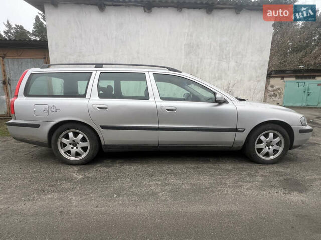 Сірий Вольво V70, об'ємом двигуна 2.44 л та пробігом 300 тис. км за 2300 $, фото 3 на Automoto.ua