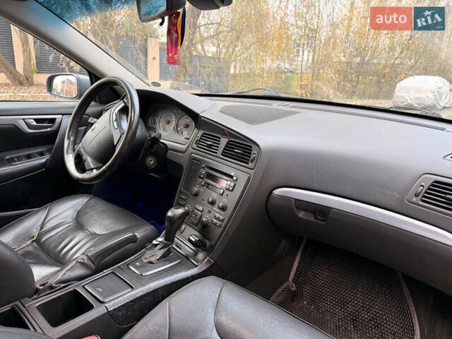 Сірий Вольво V70, об'ємом двигуна 2.4 л та пробігом 450 тис. км за 6000 $, фото 1 на Automoto.ua