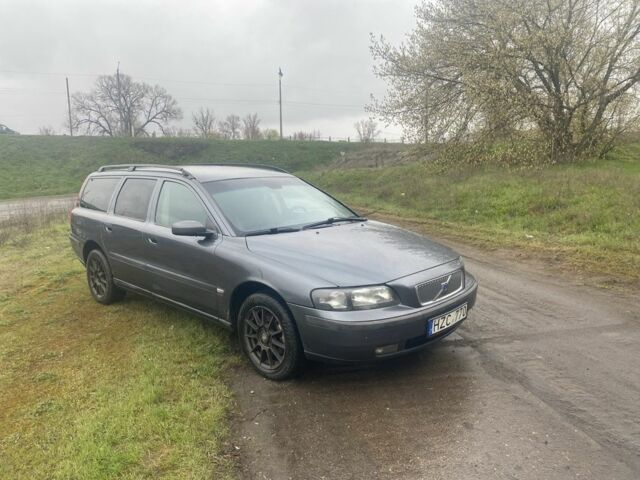 Серый Вольво В70, объемом двигателя 2.4 л и пробегом 333 тыс. км за 2550 $, фото 1 на Automoto.ua