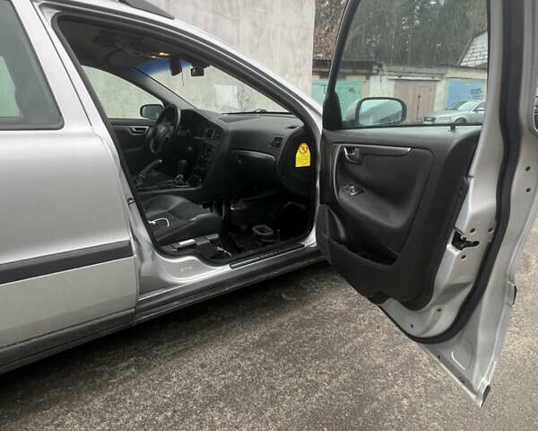 Сірий Вольво V70, об'ємом двигуна 2.44 л та пробігом 300 тис. км за 2300 $, фото 10 на Automoto.ua