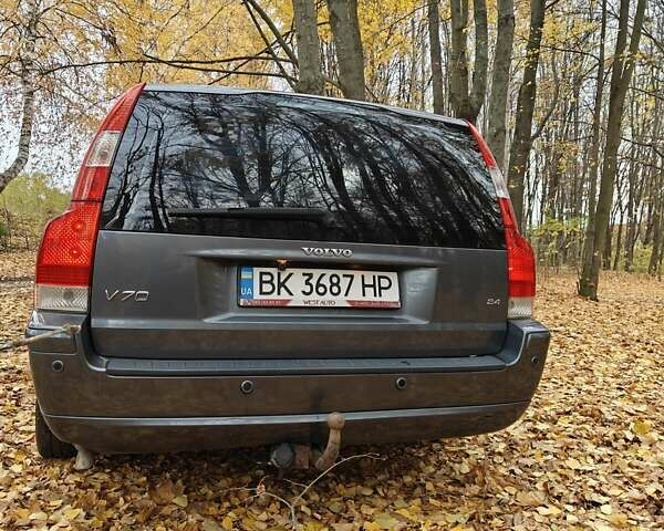 Серый Вольво В70, объемом двигателя 2.44 л и пробегом 343 тыс. км за 4500 $, фото 1 на Automoto.ua