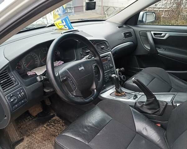 Серый Вольво В70, объемом двигателя 2.4 л и пробегом 423 тыс. км за 6800 $, фото 1 на Automoto.ua