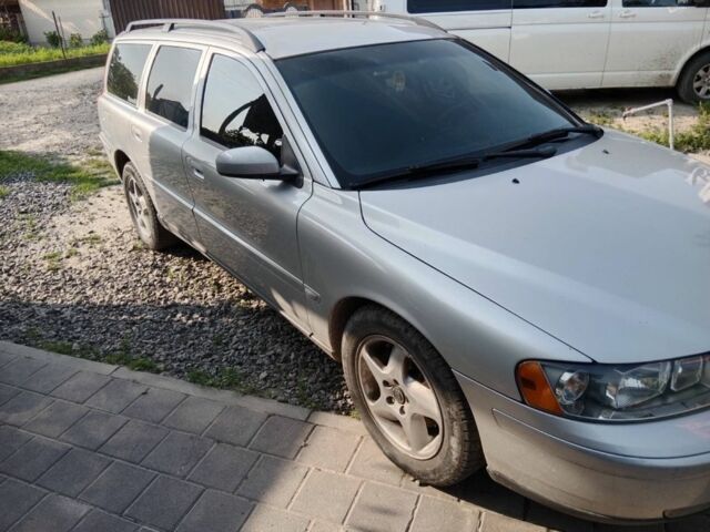 Сірий Вольво V70, об'ємом двигуна 2.4 л та пробігом 343 тис. км за 6500 $, фото 1 на Automoto.ua