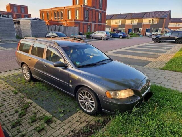 Сірий Вольво V70, об'ємом двигуна 2.4 л та пробігом 460 тис. км за 3200 $, фото 5 на Automoto.ua