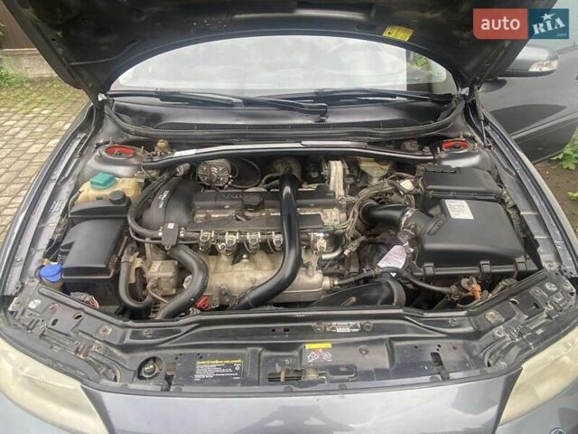 Сірий Вольво V70, об'ємом двигуна 2 л та пробігом 363 тис. км за 6100 $, фото 1 на Automoto.ua