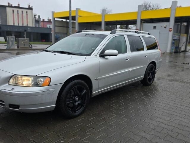 Серый Вольво В70, объемом двигателя 2.4 л и пробегом 301 тыс. км за 1463 $, фото 1 на Automoto.ua