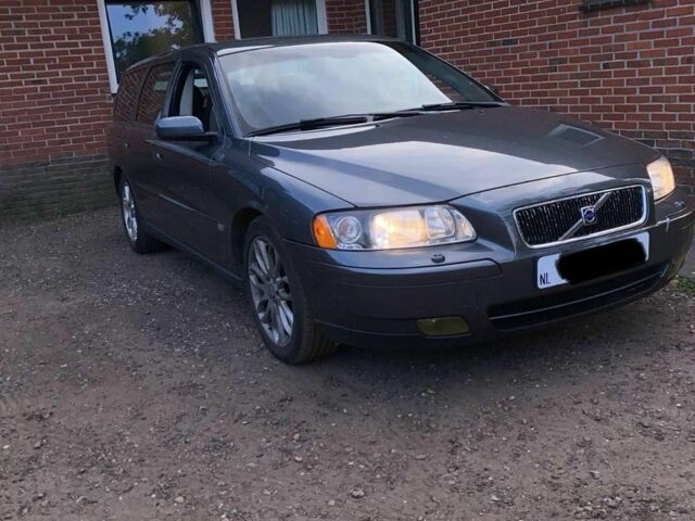Сірий Вольво V70, об'ємом двигуна 2.4 л та пробігом 460 тис. км за 3200 $, фото 1 на Automoto.ua