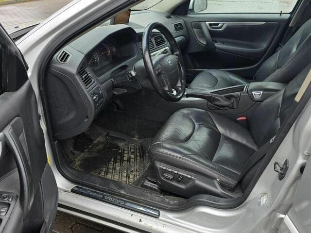Сірий Вольво V70, об'ємом двигуна 2.4 л та пробігом 301 тис. км за 1370 $, фото 4 на Automoto.ua