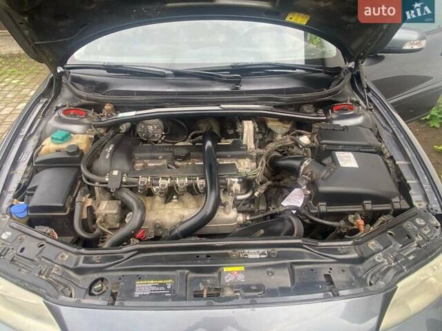 Сірий Вольво V70, об'ємом двигуна 1.98 л та пробігом 374 тис. км за 6000 $, фото 1 на Automoto.ua