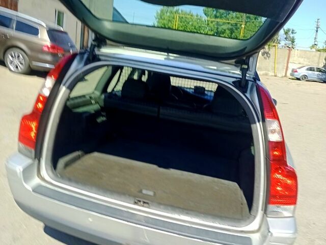 Серый Вольво В70, объемом двигателя 2.4 л и пробегом 274 тыс. км за 3500 $, фото 6 на Automoto.ua