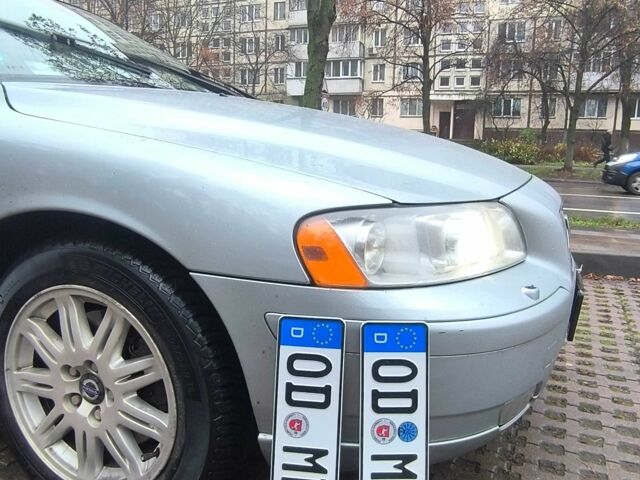 Серый Вольво В70, объемом двигателя 2.4 л и пробегом 269 тыс. км за 4316 $, фото 1 на Automoto.ua