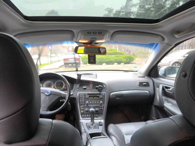 Серый Вольво В70, объемом двигателя 2.4 л и пробегом 269 тыс. км за 4316 $, фото 3 на Automoto.ua