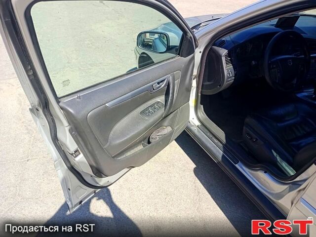 Серый Вольво В70, объемом двигателя 2.4 л и пробегом 274 тыс. км за 3500 $, фото 4 на Automoto.ua