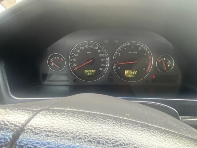 Сірий Вольво V70, об'ємом двигуна 2 л та пробігом 370 тис. км за 6000 $, фото 1 на Automoto.ua