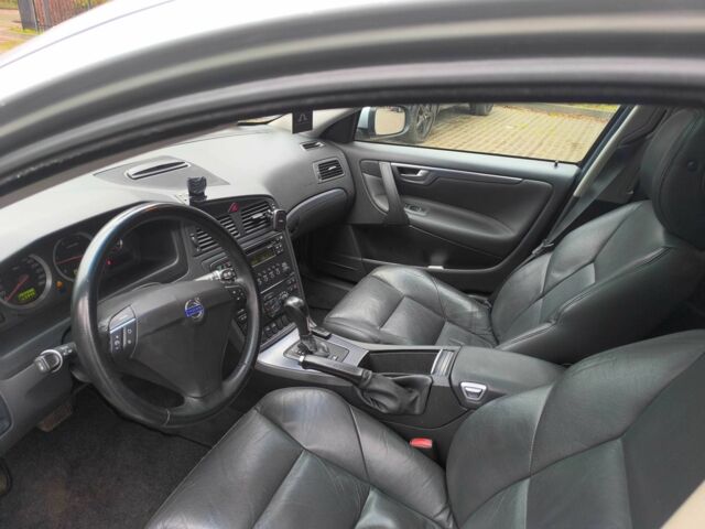 Серый Вольво В70, объемом двигателя 2.4 л и пробегом 269 тыс. км за 4316 $, фото 7 на Automoto.ua