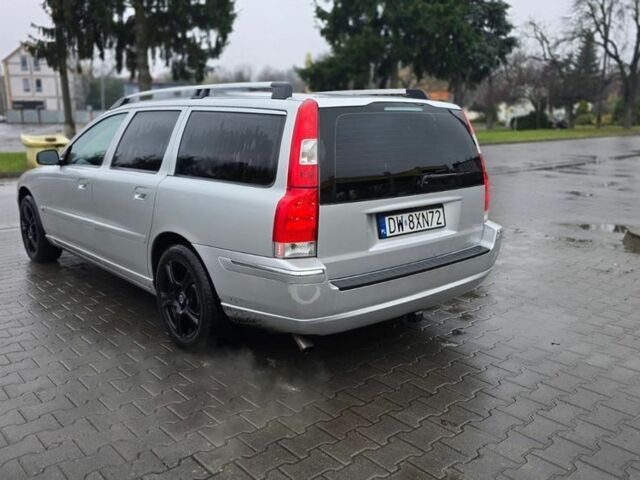 Серый Вольво В70, объемом двигателя 2.4 л и пробегом 301 тыс. км за 1463 $, фото 2 на Automoto.ua