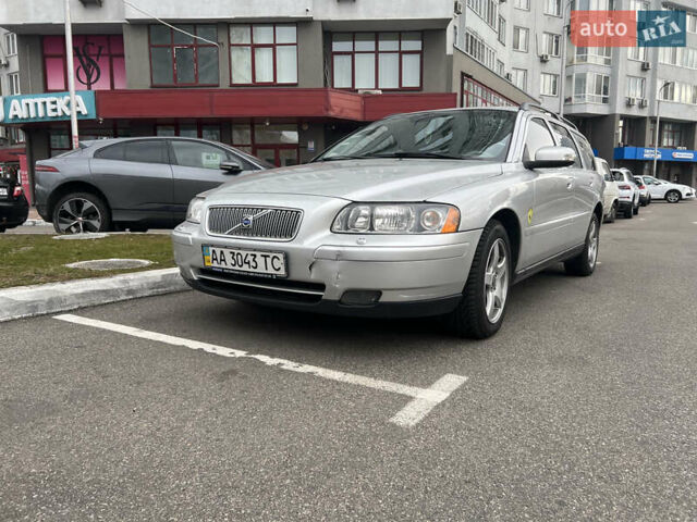 Сірий Вольво V70, об'ємом двигуна 2.52 л та пробігом 244 тис. км за 7900 $, фото 2 на Automoto.ua