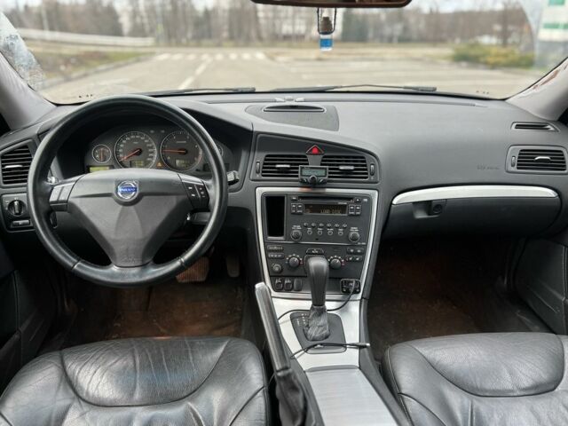 Серый Вольво В70, объемом двигателя 2.4 л и пробегом 350 тыс. км за 3670 $, фото 6 на Automoto.ua