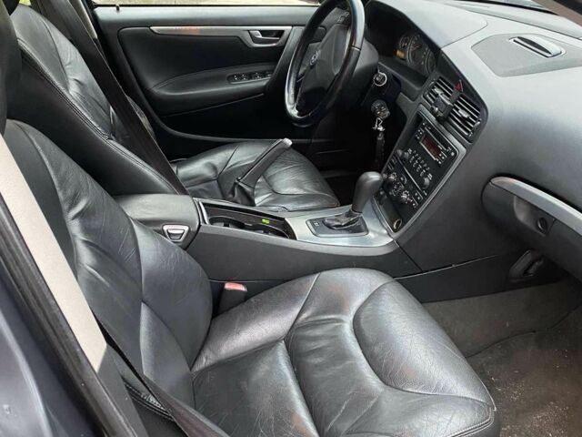 Сірий Вольво V70, об'ємом двигуна 2.4 л та пробігом 468 тис. км за 3300 $, фото 3 на Automoto.ua