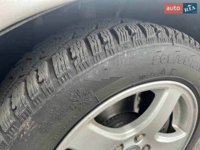 Сірий Вольво V70, об'ємом двигуна 2.52 л та пробігом 244 тис. км за 7900 $, фото 15 на Automoto.ua