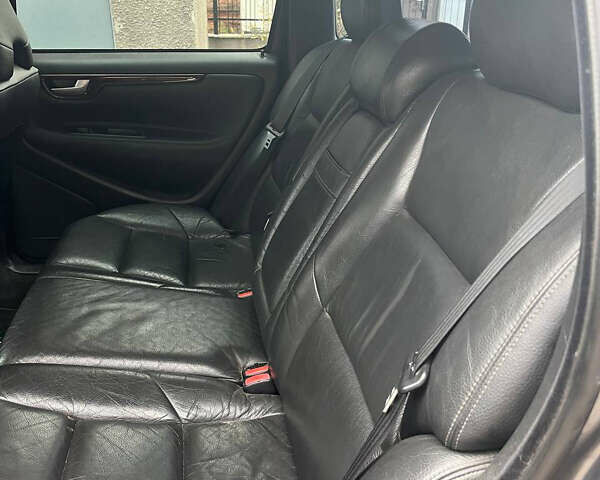 Сірий Вольво V70, об'ємом двигуна 2.44 л та пробігом 378 тис. км за 6200 $, фото 3 на Automoto.ua