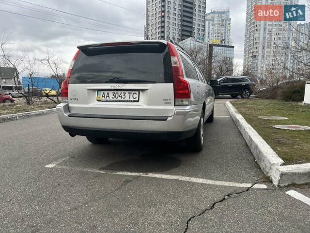 Сірий Вольво V70, об'ємом двигуна 2.52 л та пробігом 244 тис. км за 7900 $, фото 6 на Automoto.ua