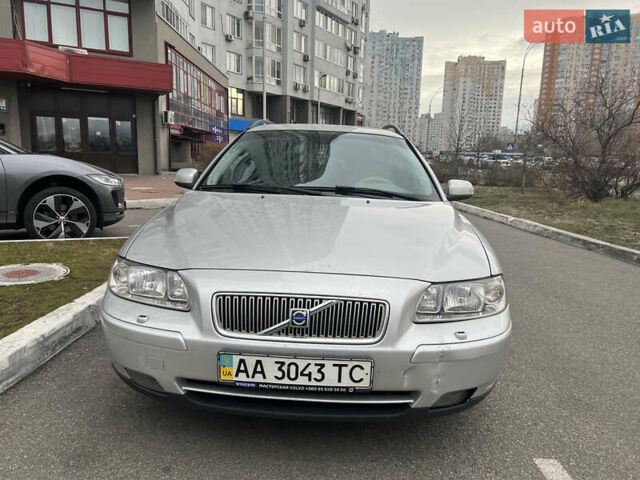 Сірий Вольво V70, об'ємом двигуна 2.52 л та пробігом 244 тис. км за 7900 $, фото 3 на Automoto.ua