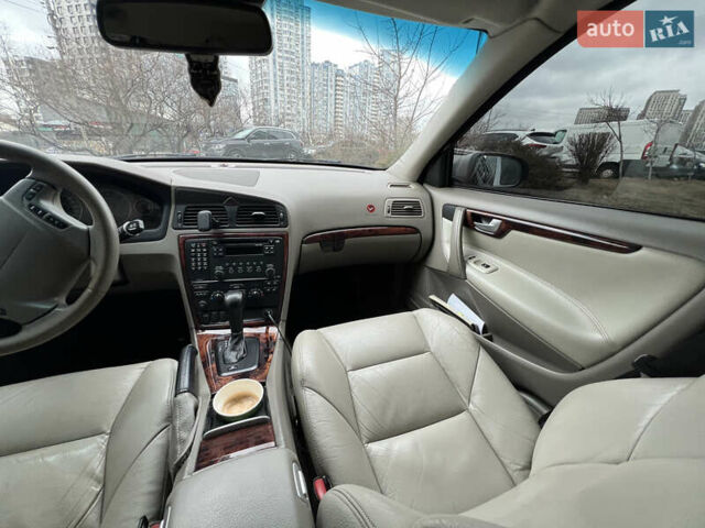 Сірий Вольво V70, об'ємом двигуна 2.52 л та пробігом 244 тис. км за 7900 $, фото 10 на Automoto.ua