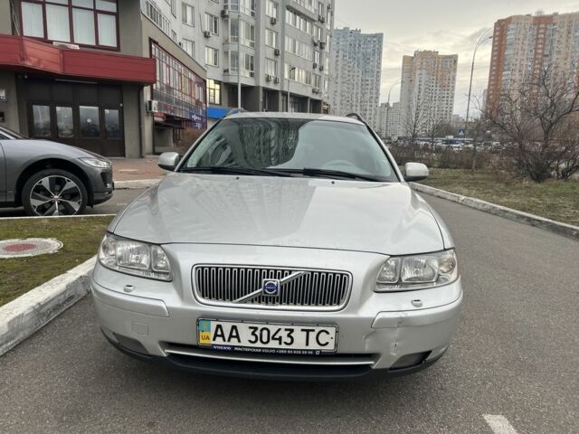 Серый Вольво В70, объемом двигателя 2.5 л и пробегом 256 тыс. км за 7300 $, фото 2 на Automoto.ua